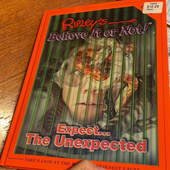 Ripley’s Believe It Or Not Book - Picture 4 of 12